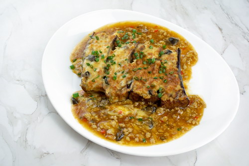 Baked Eggplant with Minced Pork, Mushroom and Cheese Gratin