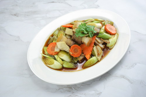 Stir-fried Crispy Roast Pork Belly with Leek