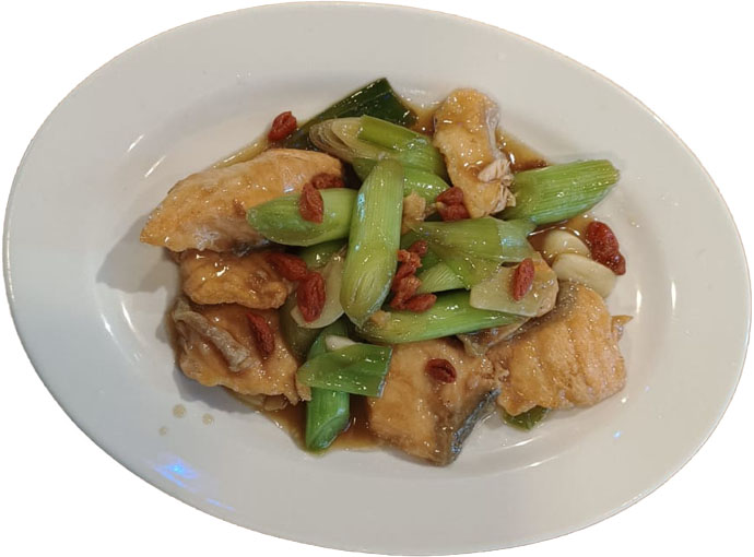 Stir-Fried Salmon Fillet with Leek & Wolfberry